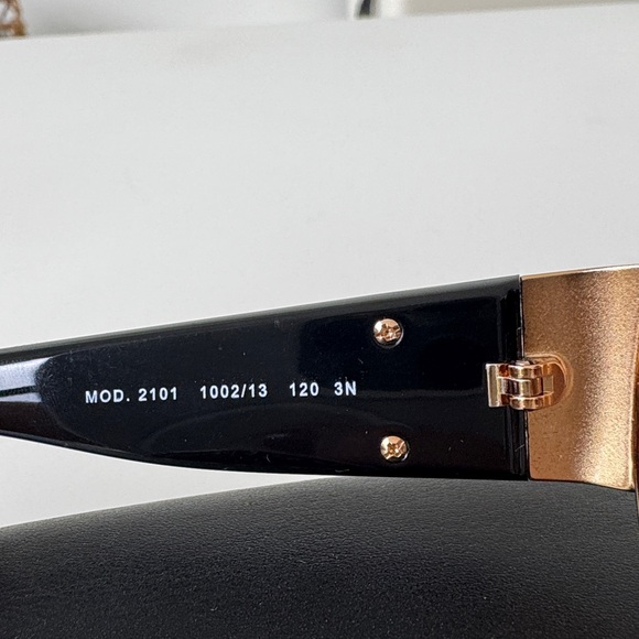 Authentic Versace Shield Gold Frame Sunglasses with Medusa Logo - NWT - Mod 2101 - Picture 7 of 13